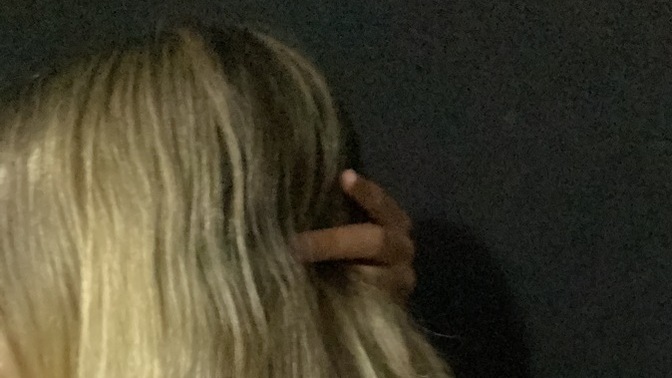 Selam saçımı sarı yaptırdım aşırı cırtlaktı cila istedim yeşile çaldı adam yıkadıkça geçer dedi geçmedi ne yapacağım?