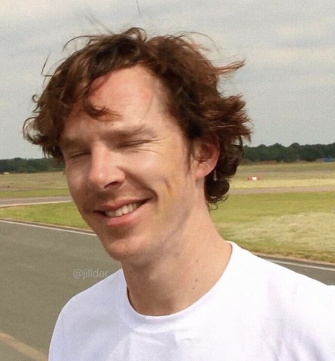 Benedict Cumberbatch çok yakışıklı degil mi?
