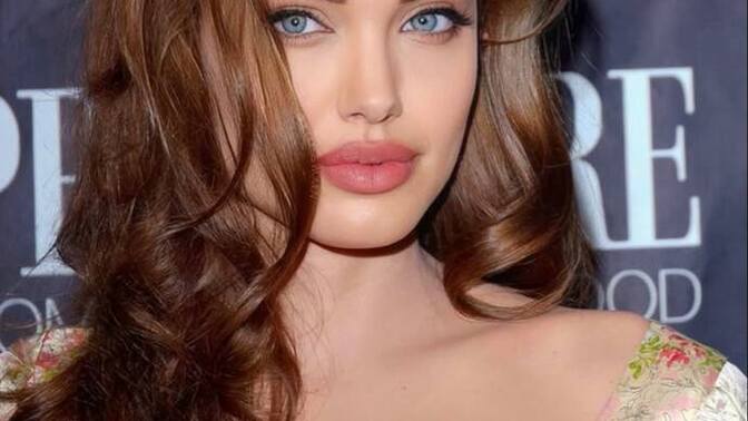Angelina jolie mi yoksa Adriana Lima mı daha güzel?