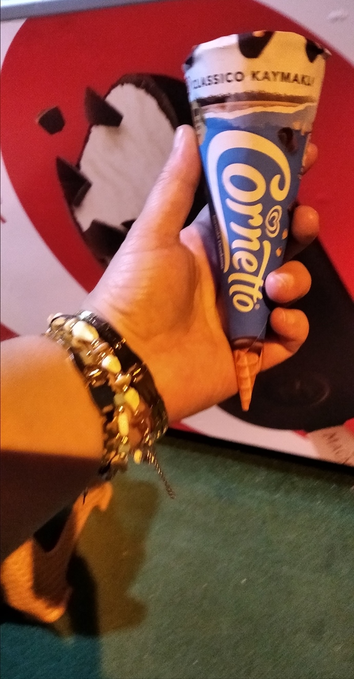 Bir Cornetto dondurma olmuş 40 TL peki biz bu yaz ne yalıyacağız 🍦?