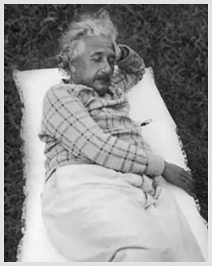 Albert Einstein elinde anahtar ile şekerleme yapıyordu peki siz bunun nedenini biliyor musunuz?