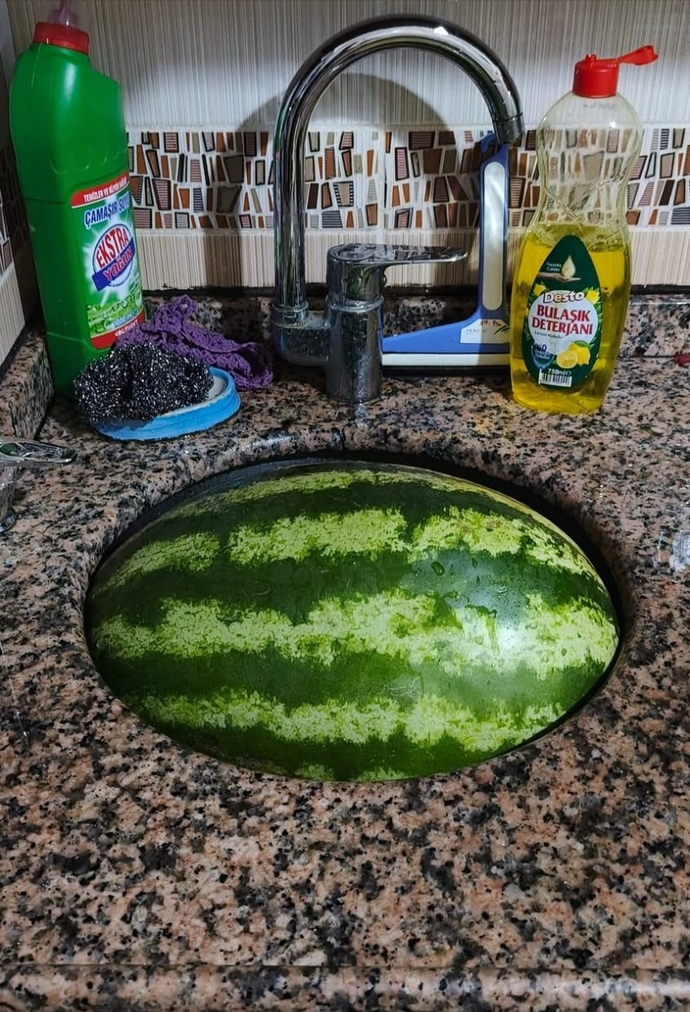 Yıkamak için koydum bu karpuzu nasıl çıkaracağım?