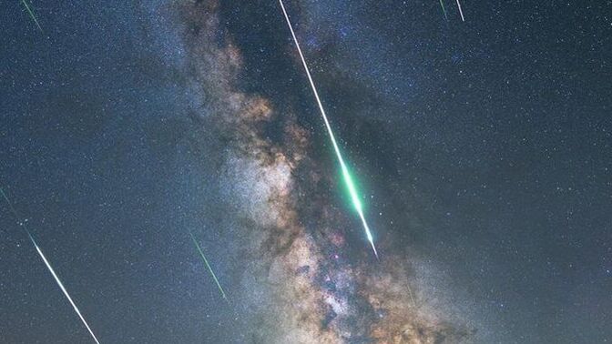 Perseid meteor yağmuru 12 Ağustos başlıyor! Birlikte izleyecek sevdiceğiniz var mı?