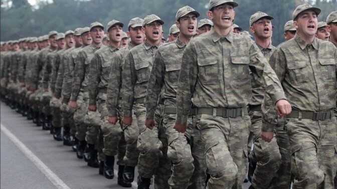 Kızlar askerlik yapan erkekler hakkında ne düşünüyorsunuz?
