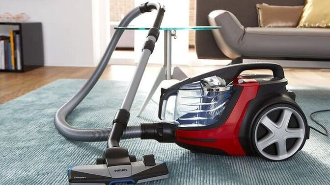 Ev temizliği yaparken önce siler misiniz yoksa elektrik süpürgesine mi çektirirsiniz?