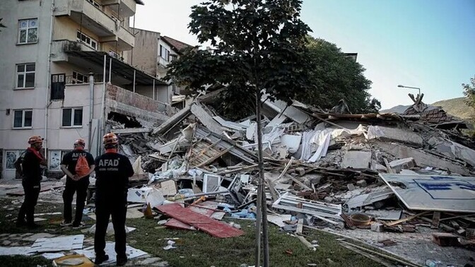 Enkazı yağmalayanlar neden depremden ders almıyor?