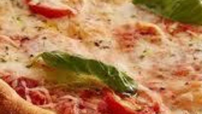 Yemek denilince de ben. Taze incecik, zeytinyagli, ekşili yaprak sarmasi mi yoksa italyan pizza mi?