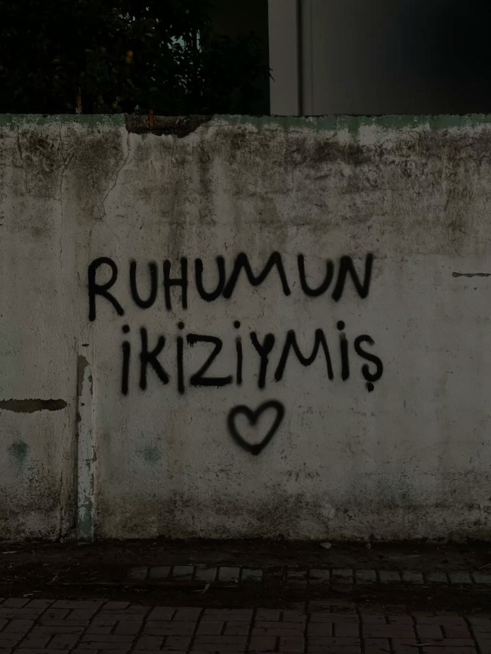 Abi, manifest yaptım diyelim… O istediğim kişi kendi ayağıyla gelir mi? Sizce işin sırrı ne?