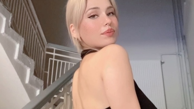 Sizce bana hangi renkler gider elbise olarak?