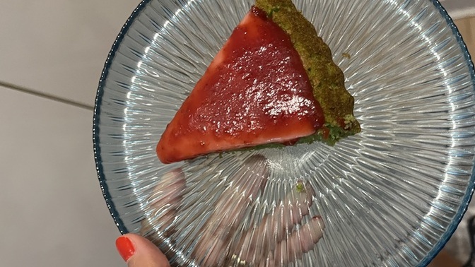 Ispanaklı çilekli pasta yaptım nasıl görünüyor?
