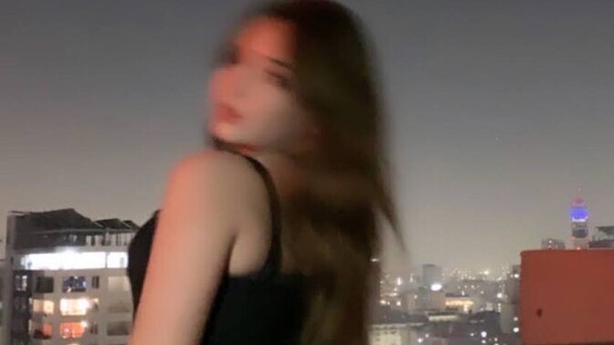 At gibi kadın mı yoksa minyon kadın mı daha çekici?