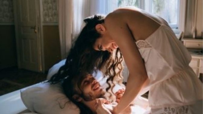 Gecenin bir vakti uyandırılıp ansızın partnerin oral yapması her erkeğin hoşuna gider mi 🔥?