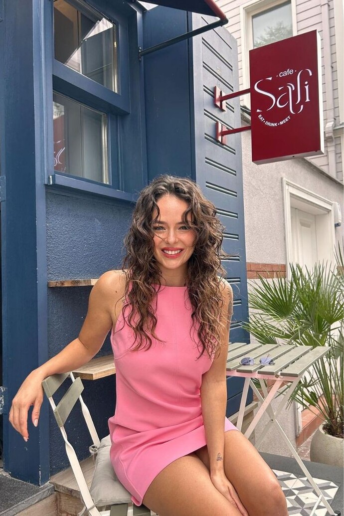 Dalgalı saçlar çok mu enerjik hissettiriyor?