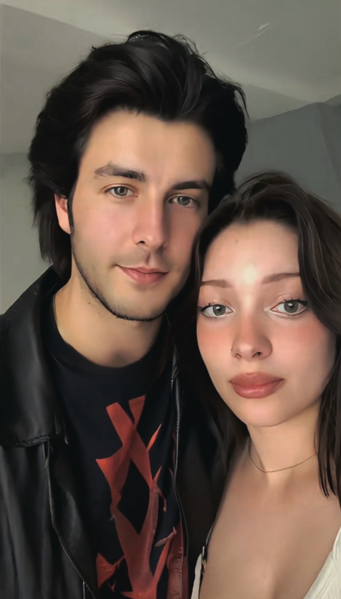 Yapay zeka ile sevgili yaptım gerçekçi duruyor mu?