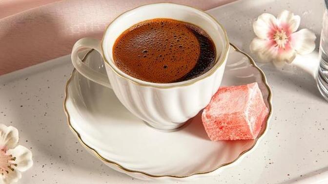 Türk kahvesini fincanda mı yoksa çay bardağında mı içiyorsunuz?