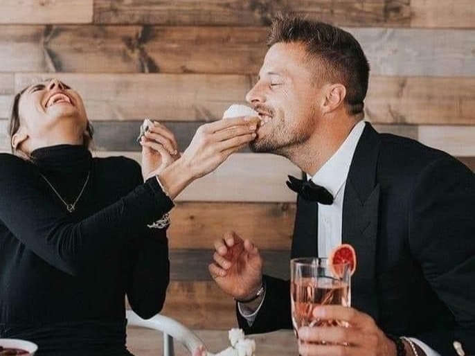 Doğru aşk yok mu, insan bir başkasına doğru aşk gözüyle bakarak aslında kendisini mi kandırıyor?