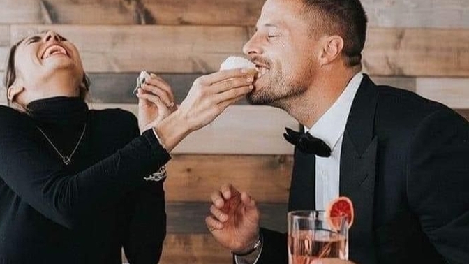 Doğru aşk yok mu, insan bir başkasına doğru aşk gözüyle bakarak aslında kendisini mi kandırıyor?