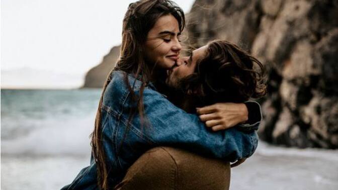 Hayat boyu tek kişiyi sevmek mümkün müdür?