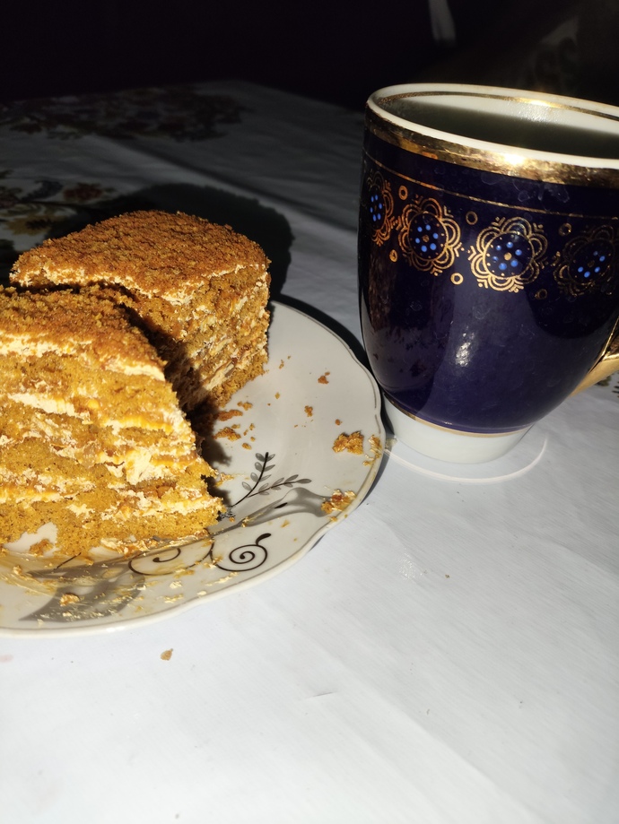 Diyetteyim akşamları fazla bişi yiyemiyorum küçük çay bardağımnan hafif tatlı mı aldım geldim 🤭bı afiyet olsun alırım 🤭?