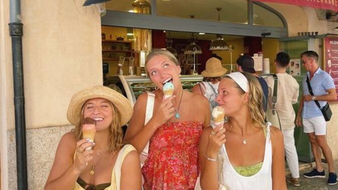 Kız kıza tatil daha mı eğlenceli?