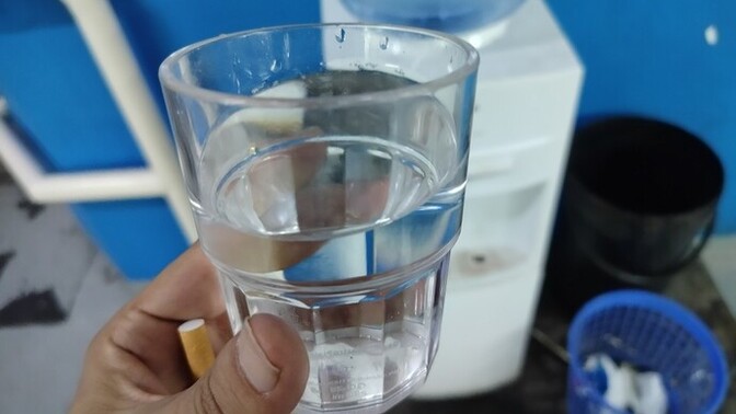 Mola saatinde soğuk su içerken hangi dertli şarkı dinlenir?