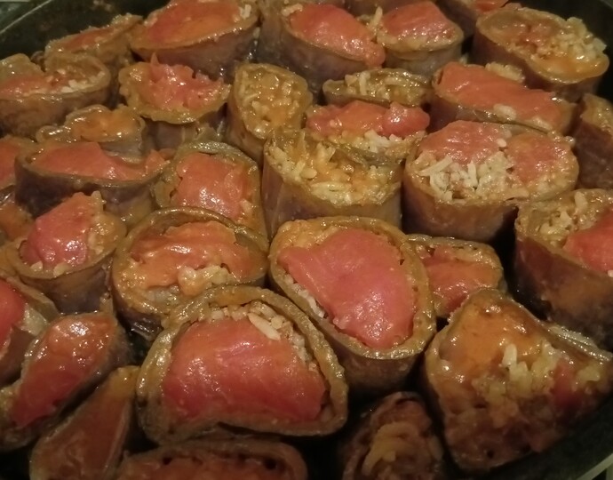 Biber gibi duruyor ama patlıcan dolması arkadaşlar jdjdjd