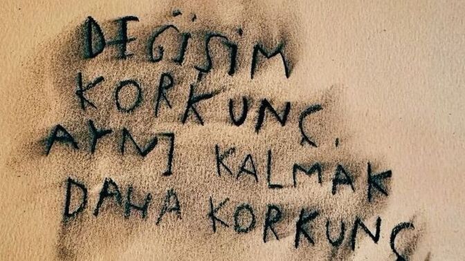 Bir şeye üzülmek veya acımak hiç bir şeyi değiştirmiyor değil mi?