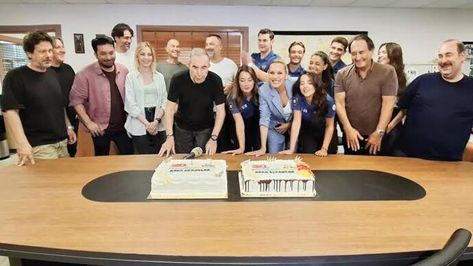 Arka Sokaklar 20. sezonuyla başlıyor! Füze yemiş Ali geri dönüyor. Sizce dizinin uzun ömürlü olması sebebi nedir?