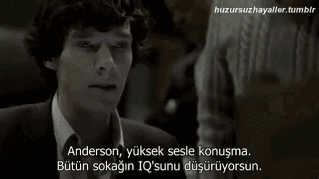 Aile bireyleriyle misafirlikteyken yüksek sesle konuşan kişileri uyarır mısın?