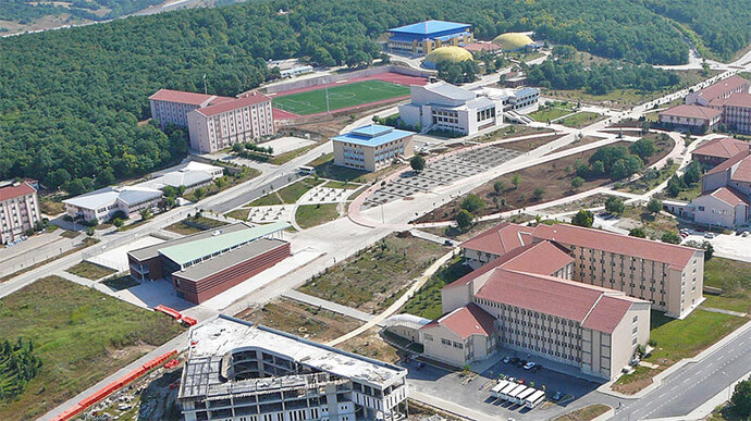 İzzet Baysal Üniversitesi Rektörünün ilk 15e girme hesabını anlayabilen var mı?