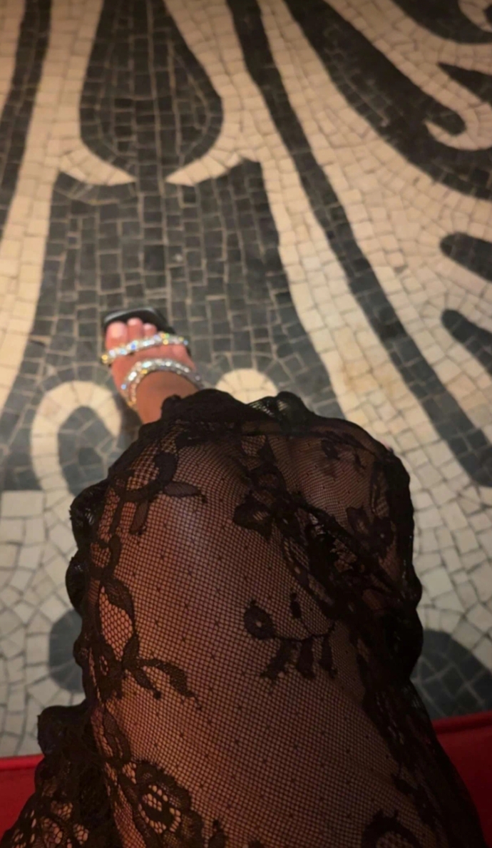 Bu seferde şehir hayatından foto atayım dedim🤭misafir geldim sizce yine tavuk beklerken mangal şoku yaşar mıyım?🤭?