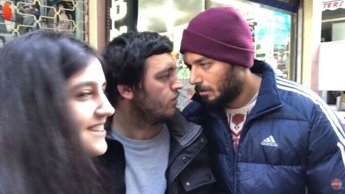 Hoşlandığın birine karşı, şakanın dozunu kaçırdığın oldu mu?