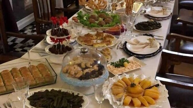 Kalabalık aile sofralarındaki o güzel sohbetleri sever misiniz?