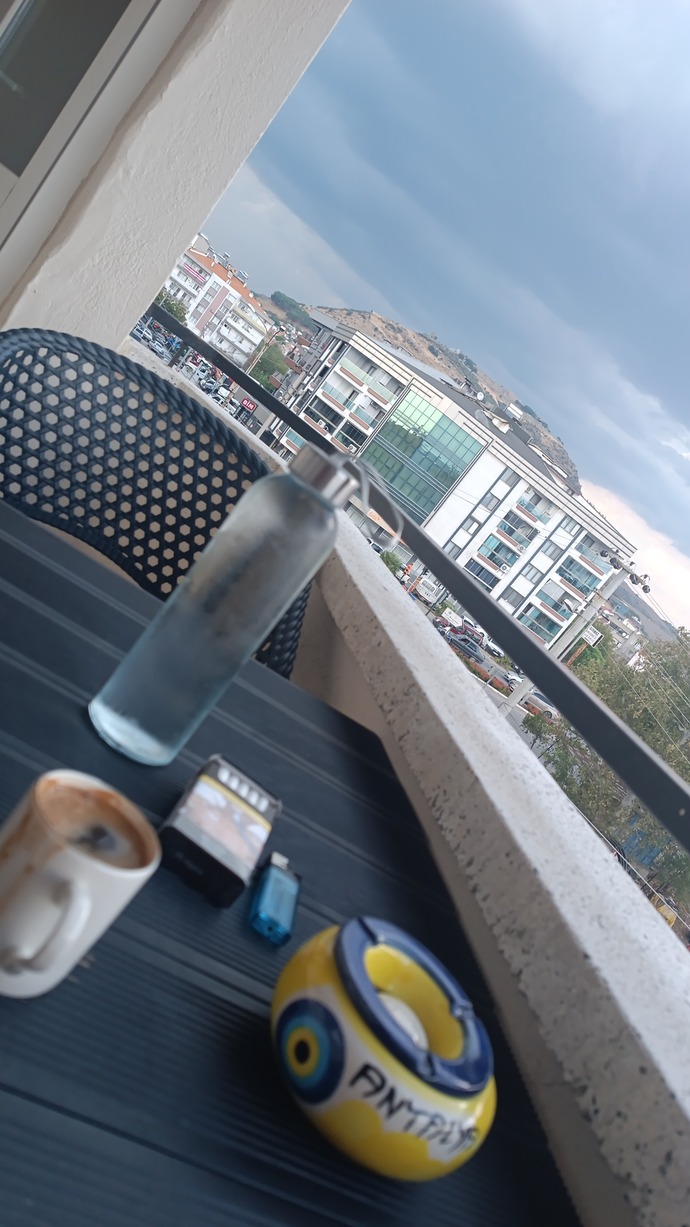 Sigara ve akol içmeyenler çok üzülünce ne yaparlar?
