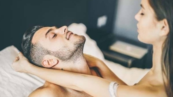 Arzuladığınız biri ile mi yoksa size aç olan biri ilemi sevişmek istersiniz 🔥?