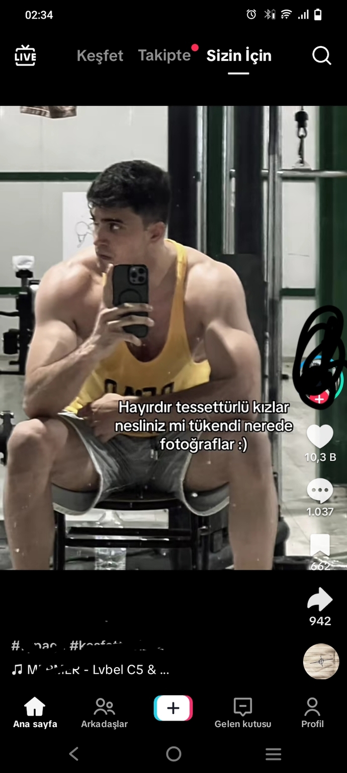 Tiktokta böyle videolar paylaşıp kızları yoruma çekiyorlar gördünüz mü hiç?