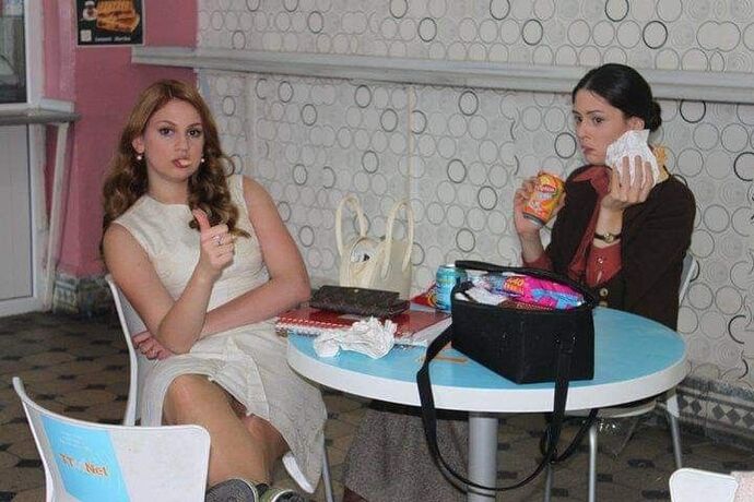 Açken yazılan mesaj mı, uykusuzken atılan ses kaydı mı daha tehlikeli sence?