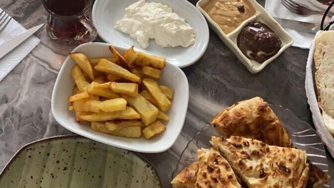 Pazar kahvaltısında tercihiniz hamur işi mi, kızartma mı?