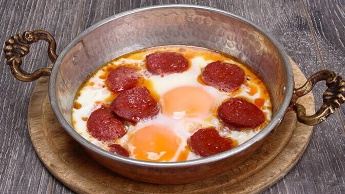 Sucuklu yumurta sever misiniz?