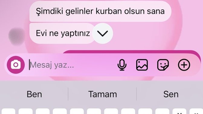 Hepimiz övgüyü severiz, peki neden güzel sözler duyunca utanırız?