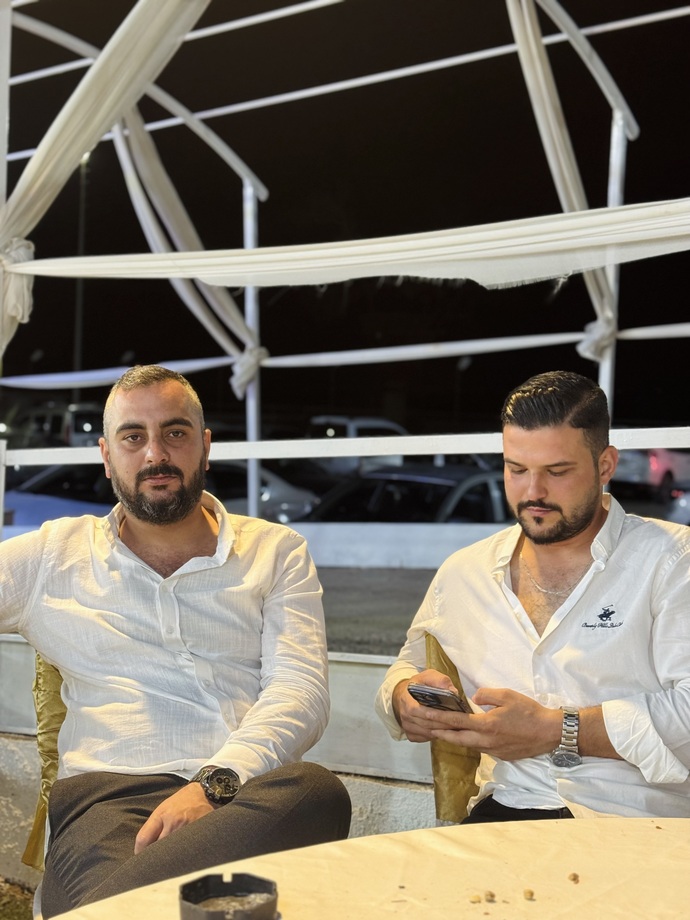 Kızlar, Elünde telefon olan ben nasılız?