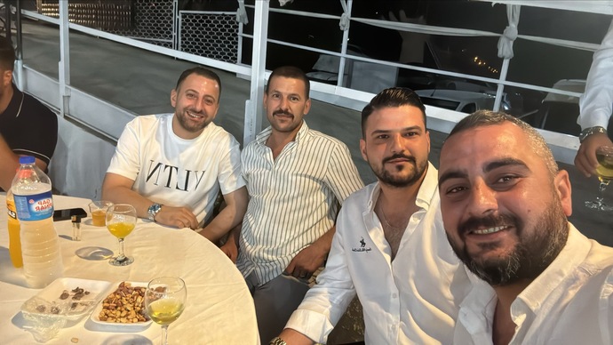 Kızlar, Elünde telefon olan ben nasılız?