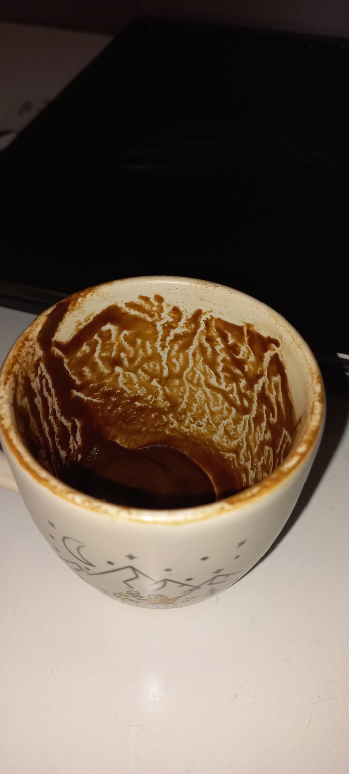 Kahve içtim falıma bakan çıkar mı ki? ama bakabilen kişiler lütfen? gününüz iyi güzel geçsin💖?