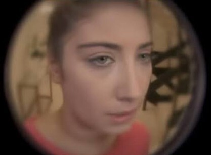 Kapı çaldığında bilerek açmadığın oldu mu?