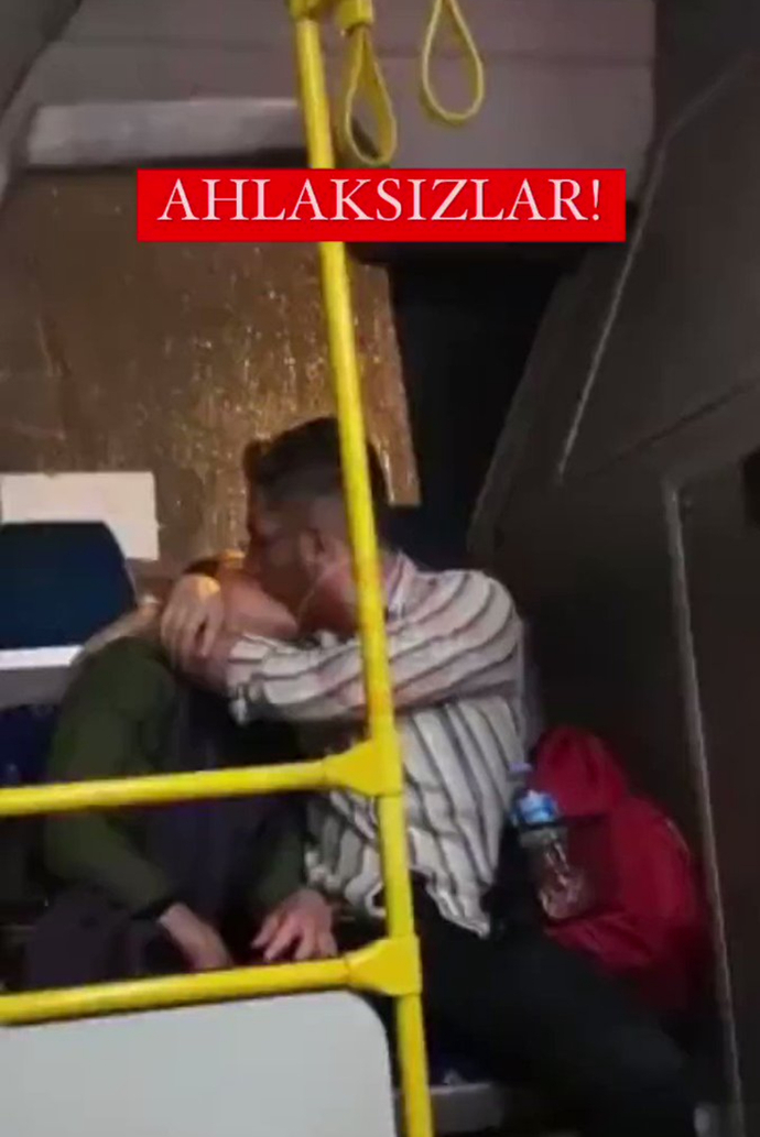 Belediye otobüsünde öpüşen çiftin görüntüleri sosyal medyada gündem oldu. Sizce bu normal mi, yoksa yanlış mı?