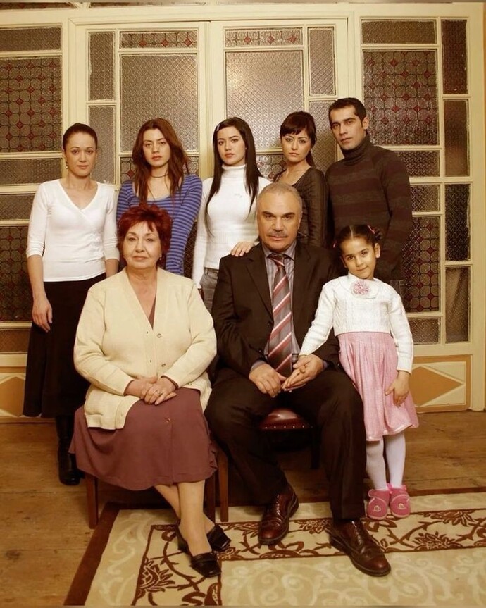 Ailece dizi izler misiniz?