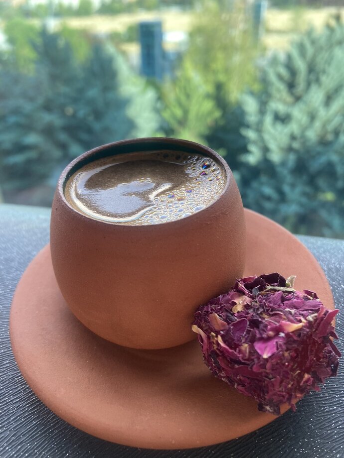 Balkon da içilen kahveye. Ne eşlik etsin isterdiniz?