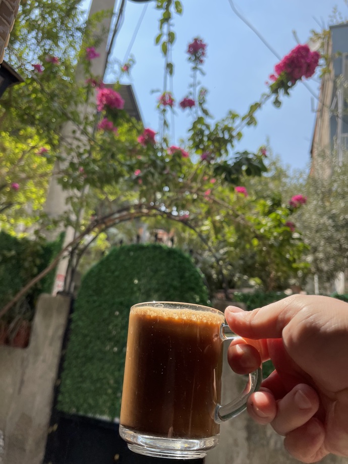 Kimle içmek isterdin kahveni bakalım ya da ne demek istersin şu an bana maksat muhabbet kahve şahane olmuş?
