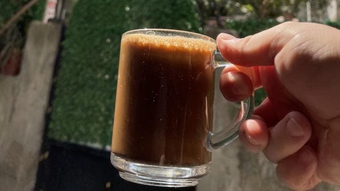 Kimle içmek isterdin kahveni bakalım ya da ne demek istersin şu an bana maksat muhabbet kahve şahane olmuş?