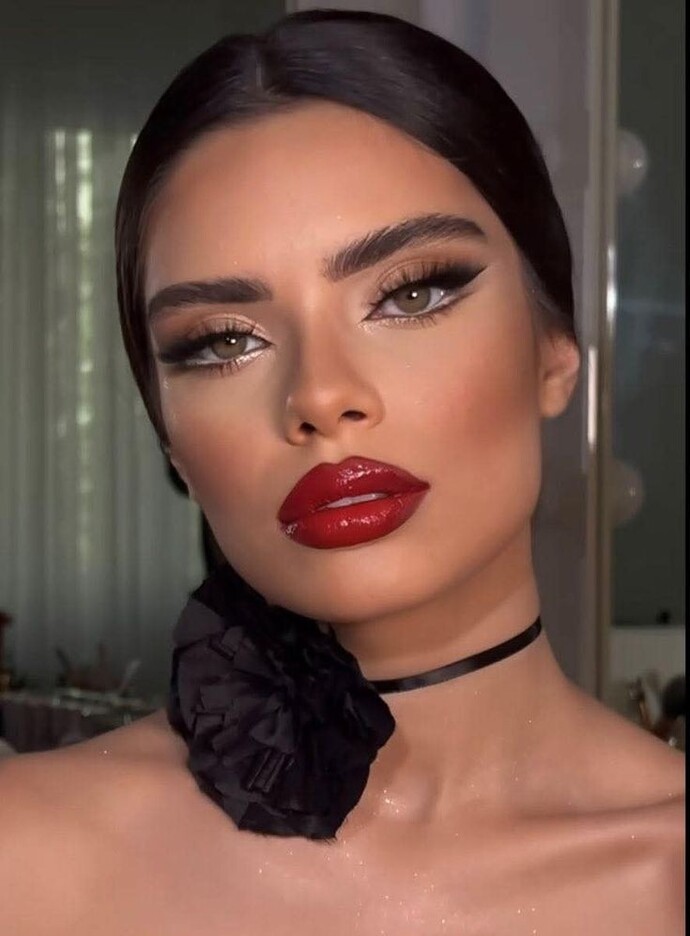 Kırmızı Ruj Esmerlere Mı Yakışır Sarışınlara Mı?